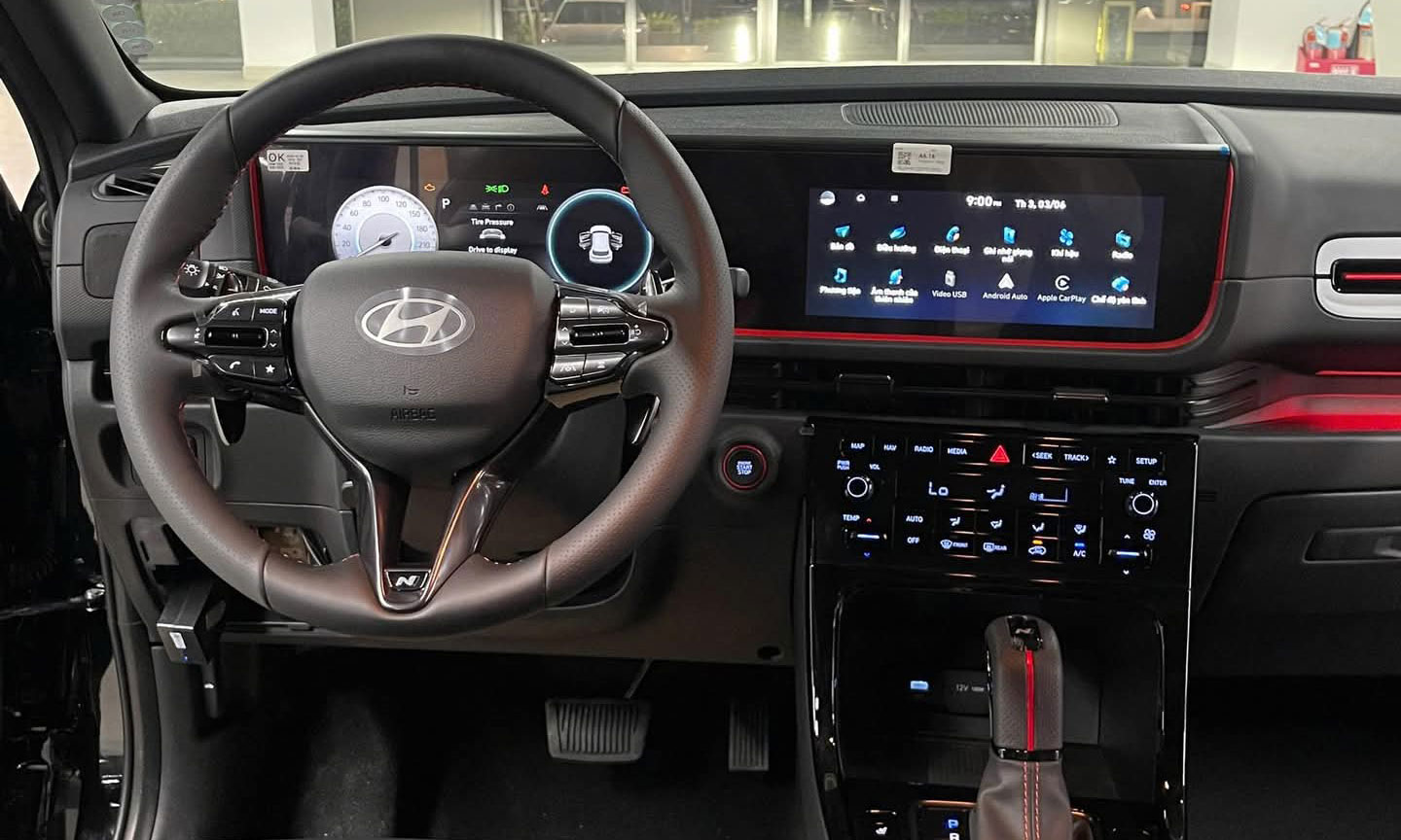 Cụm màn hình kép 10.25 inch liền khối