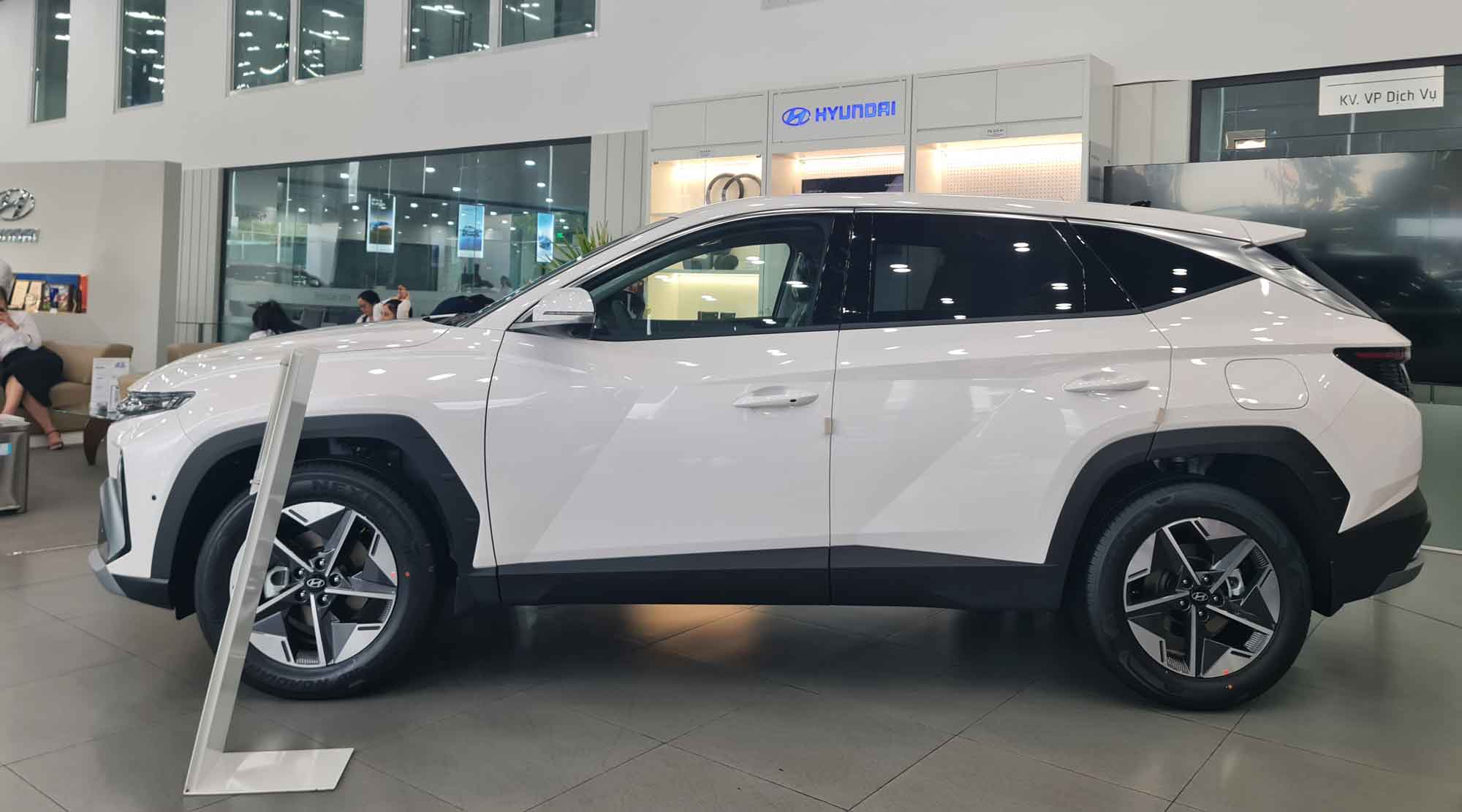 Thân xe Hyundai Tucson 2.0 AT Đặc biệt