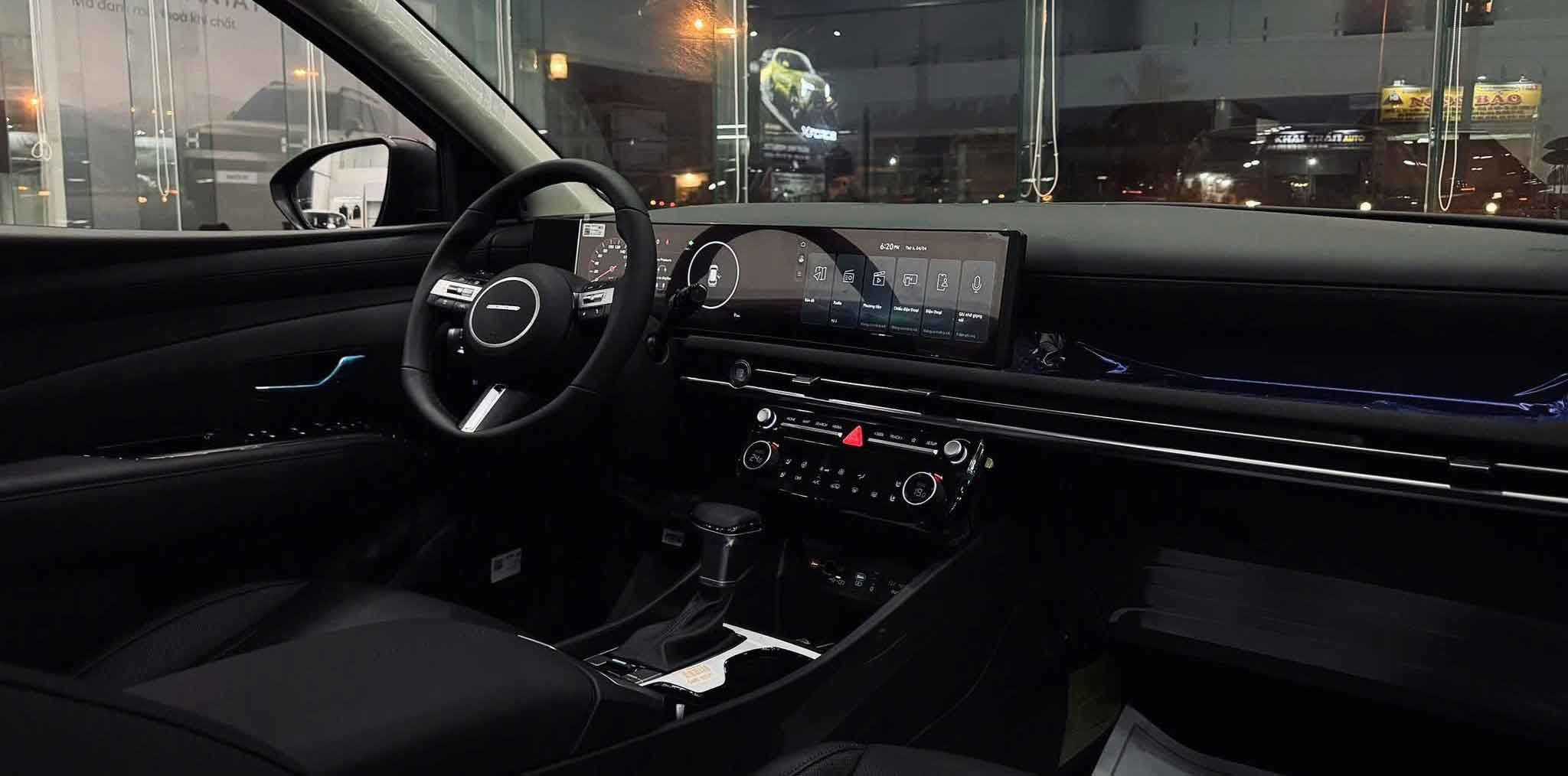 Màn hình kép 12.3 inch liền khối