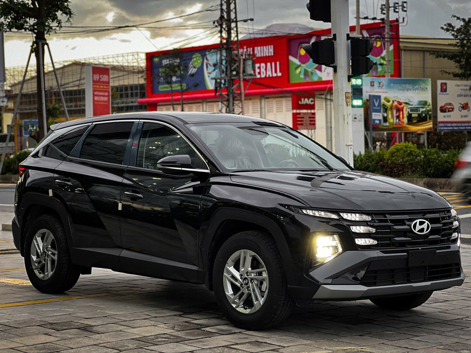 Thân xe Hyundai Tucson 2.0 At Tiêu chuẩn